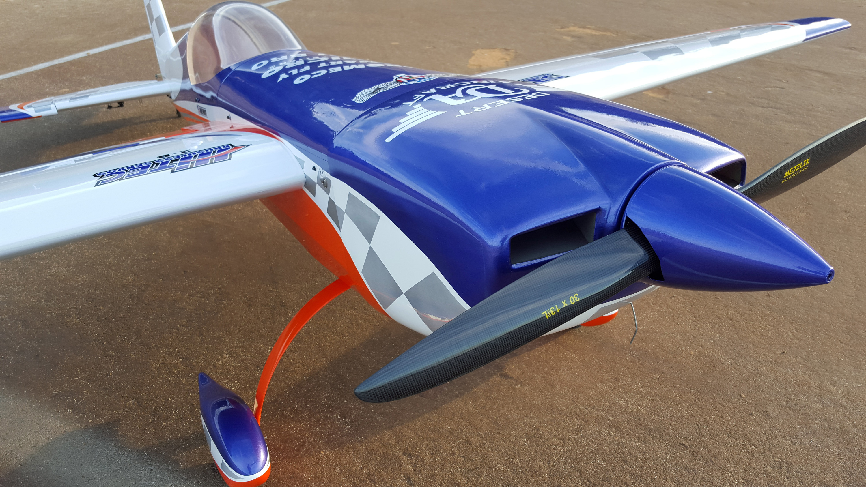 extra 330 rc plane